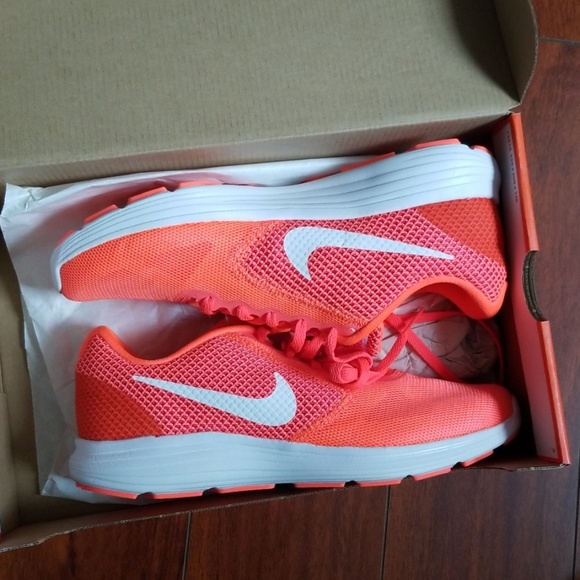 Nike Shoes - New! Nike Sneakers
